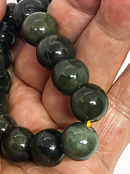 สร้อยข้อมือหยกเขียวพม่า-13 มม. (Burmese Green Jade Bracelet)