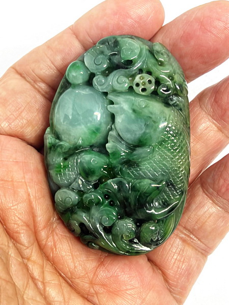 จี้ปลาหลีฮื้อหยกเขียวพม่า (Burmese Green Jade Fish Pandant)