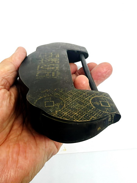 กุญแจจีนโบราณ (Ancient Chinese Padlock)