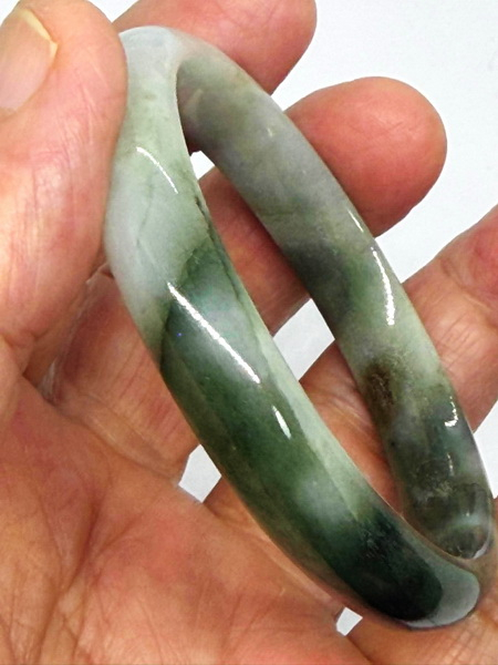 กำไลหยกม่วงสองสีพม่า-57 มม. (Burmese Lavender Jade Bangle)