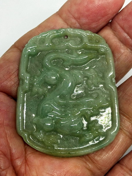 จี้หยกเขียวพม่า-มังกร (Burmese Green Jadeite Jade-Dragon Pandant)